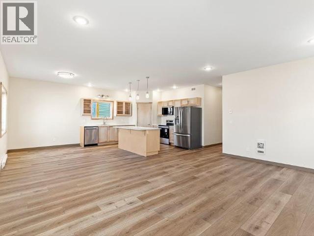 10 Alert Avenue, Whitehorse, YT - Indoor Photo Showing Kitchen