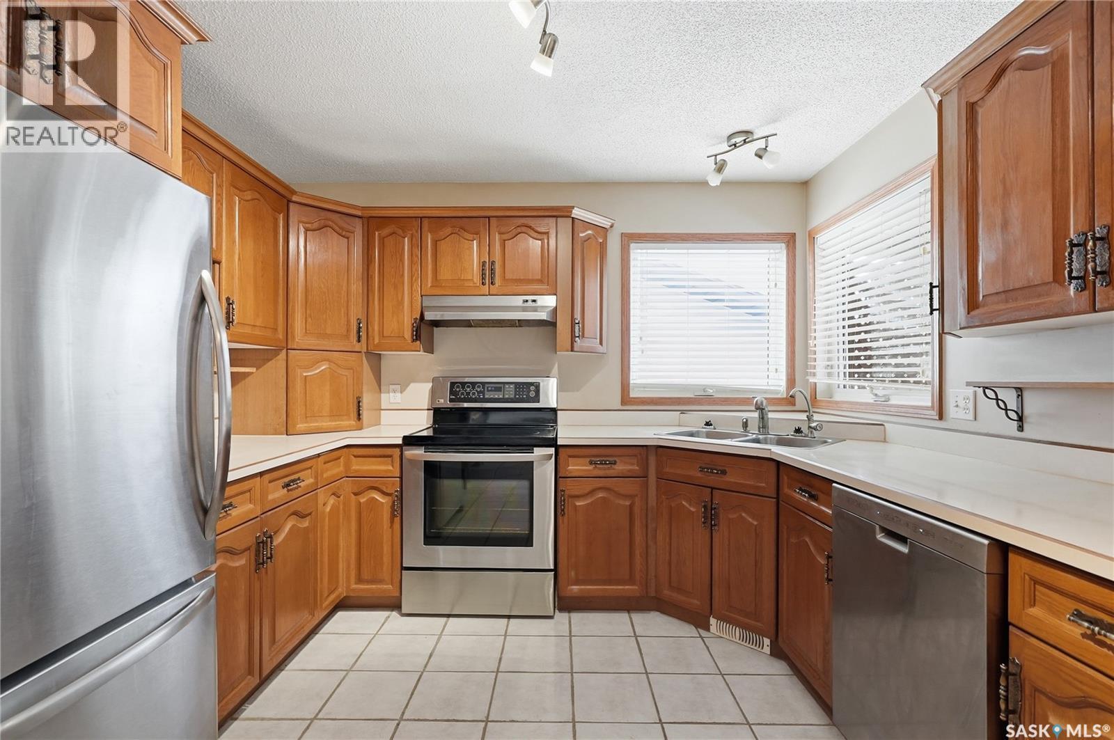 807 115Th Street E, Saskatoon, SK - Indoor Photo Showing Kitchen With Double Sink
