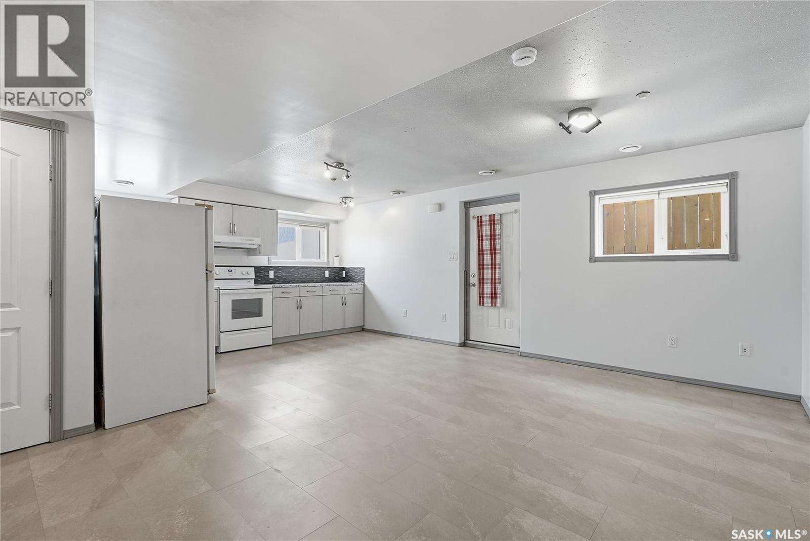 807 115Th Street E, Saskatoon, SK - Indoor Photo Showing Kitchen