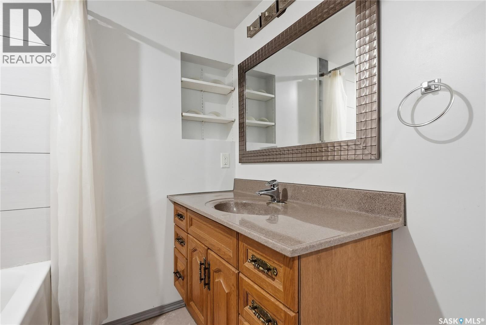 807 115Th Street E, Saskatoon, SK - Indoor Photo Showing Bathroom