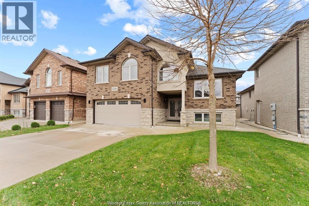1249 Cancun, Windsor, ON - Outdoor With Facade