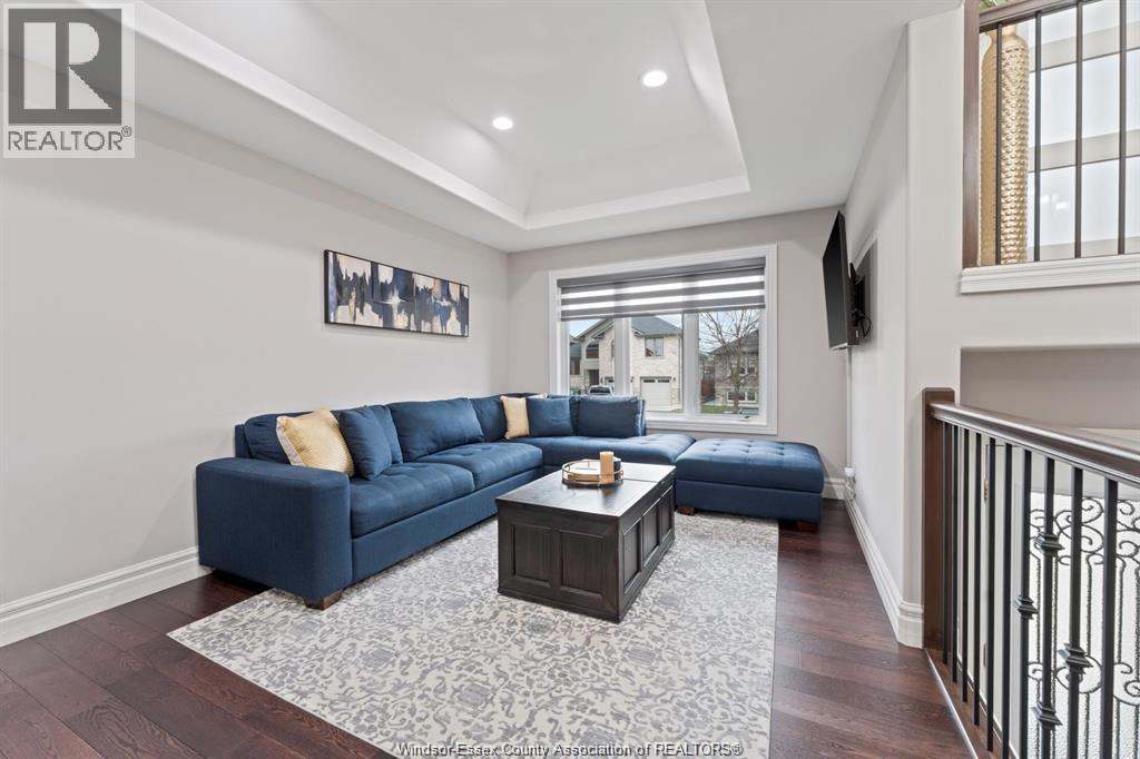 1249 Cancun, Windsor, ON - Indoor Photo Showing Living Room
