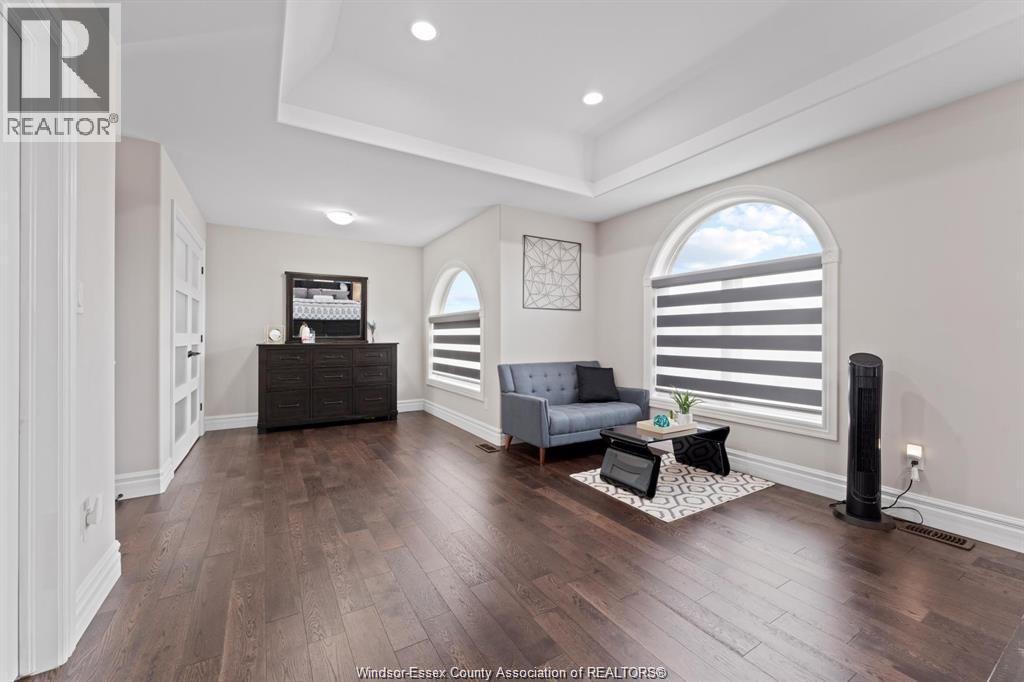 1249 Cancun, Windsor, ON - Indoor Photo Showing Living Room