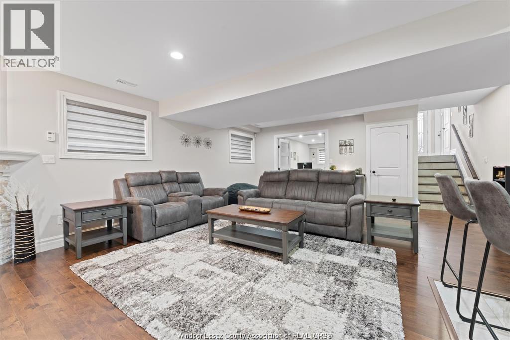 1249 Cancun, Windsor, ON - Indoor Photo Showing Living Room