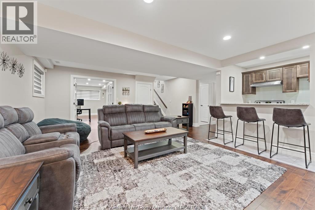 1249 Cancun, Windsor, ON - Indoor Photo Showing Living Room