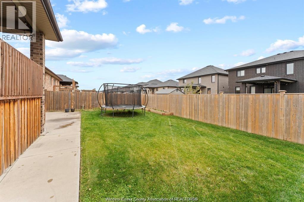 1249 Cancun, Windsor, ON - Outdoor