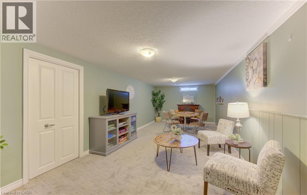 83 Manor Drive, Kitchener, ON - Indoor Photo Showing Living Room