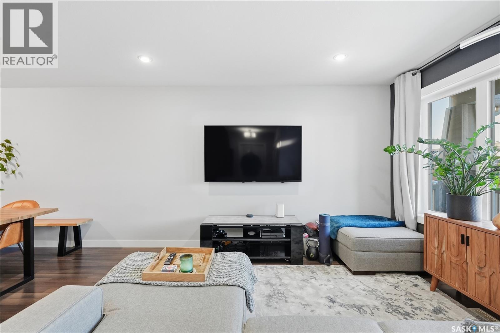139 Maningas Bend, Saskatoon, SK - Indoor Photo Showing Living Room