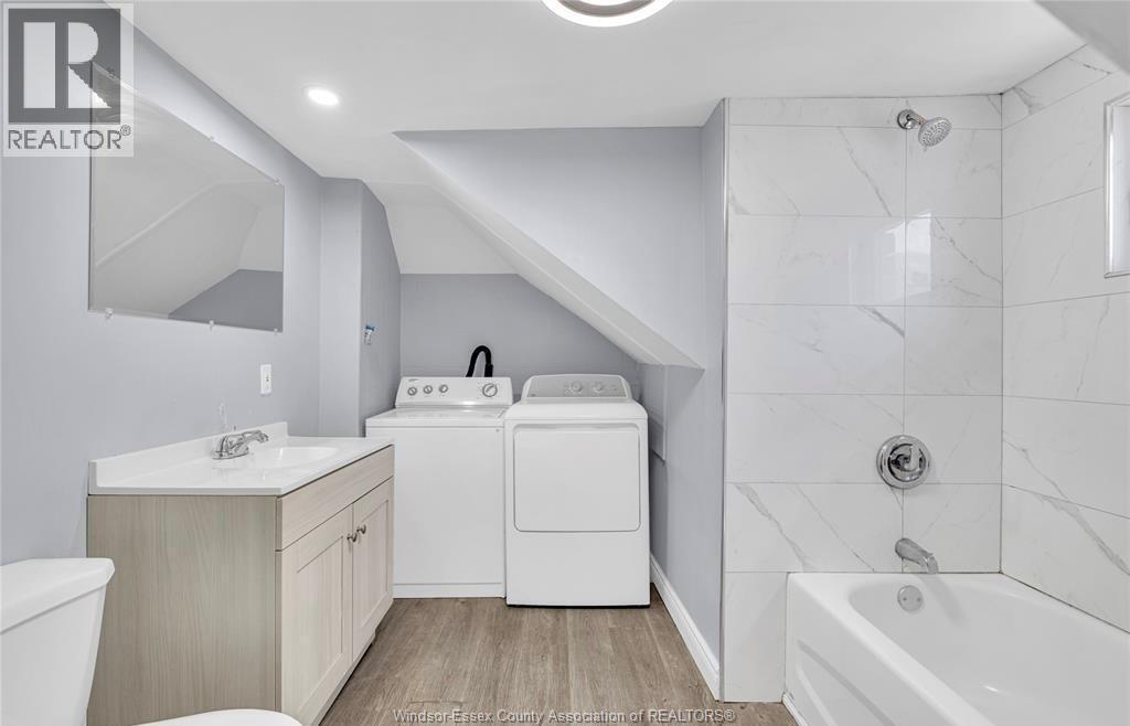 294 Louis Avenue, Windsor, ON - Indoor