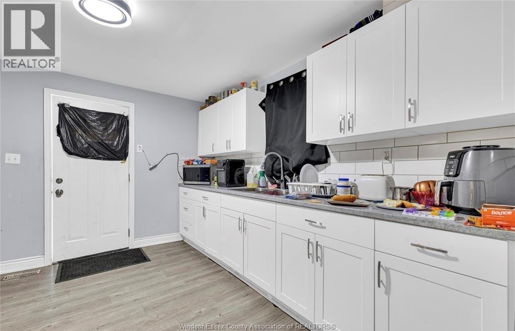 294 Louis Avenue, Windsor, ON - Indoor Photo Showing Kitchen