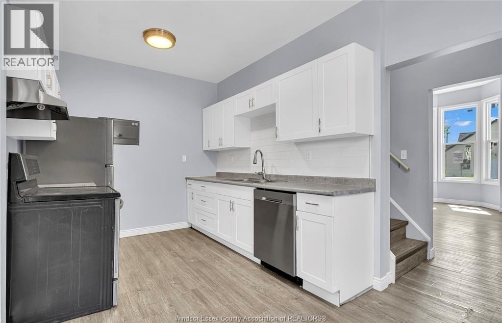 294 Louis Avenue, Windsor, ON - Indoor Photo Showing Kitchen