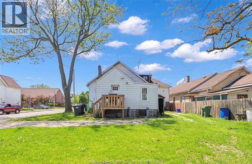 294 Louis Avenue, Windsor, ON - Outdoor
