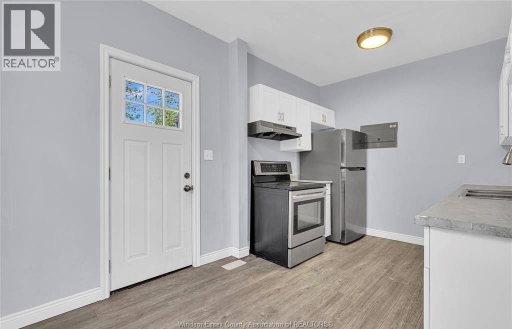 294 Louis Avenue, Windsor, ON - Indoor Photo Showing Kitchen