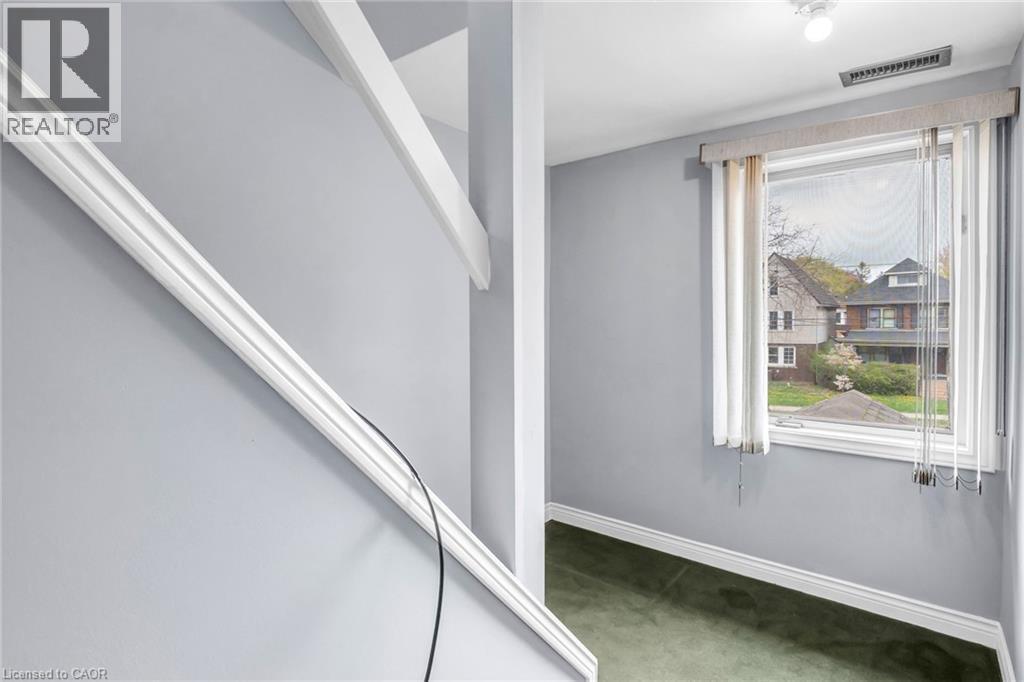 81 Sterling Street, Hamilton, ON - Indoor Photo Showing Other Room