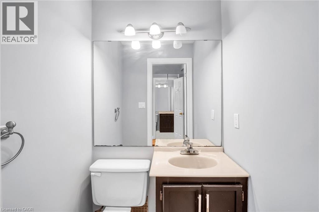 81 Sterling Street, Hamilton, ON - Indoor Photo Showing Bathroom