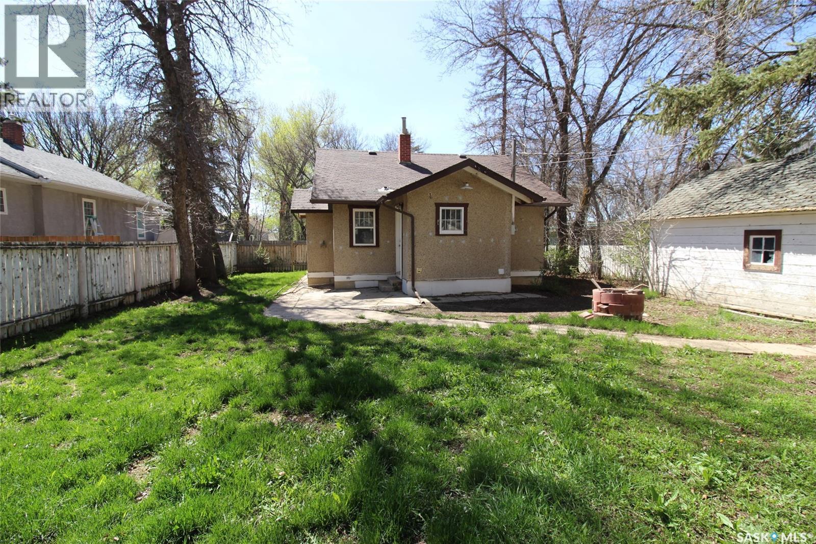 780 1St Street E, Shaunavon, SK - Outdoor