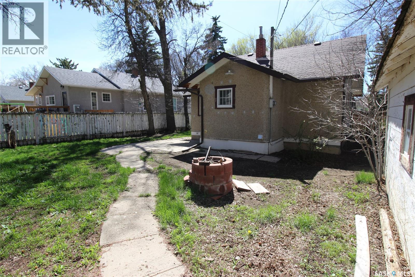 780 1St Street E, Shaunavon, SK - Outdoor