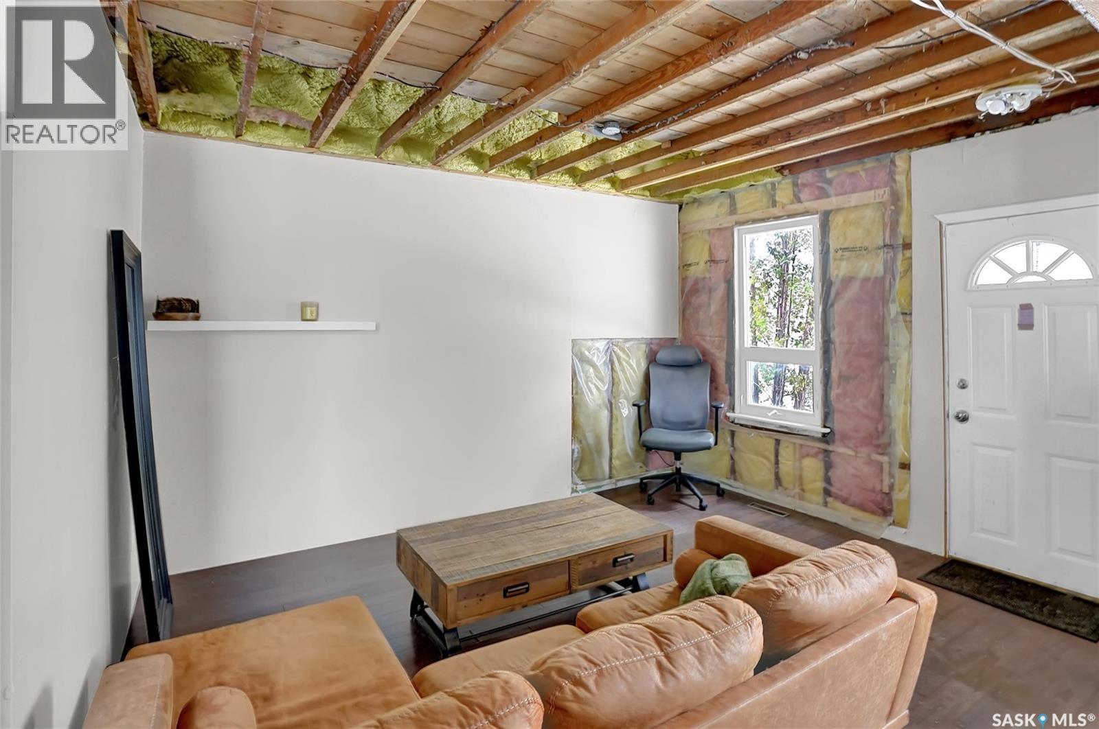 328 Cornwall Street, Regina, SK - Indoor