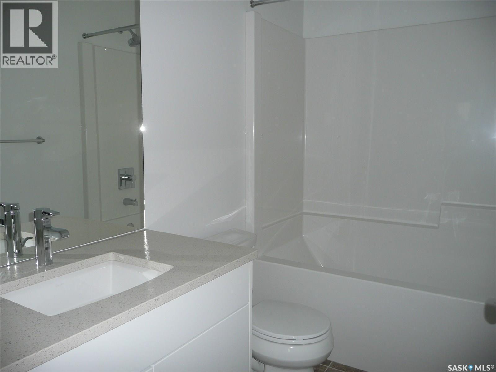 515 Traeger Manor, Saskatoon, SK - Indoor Photo Showing Bathroom