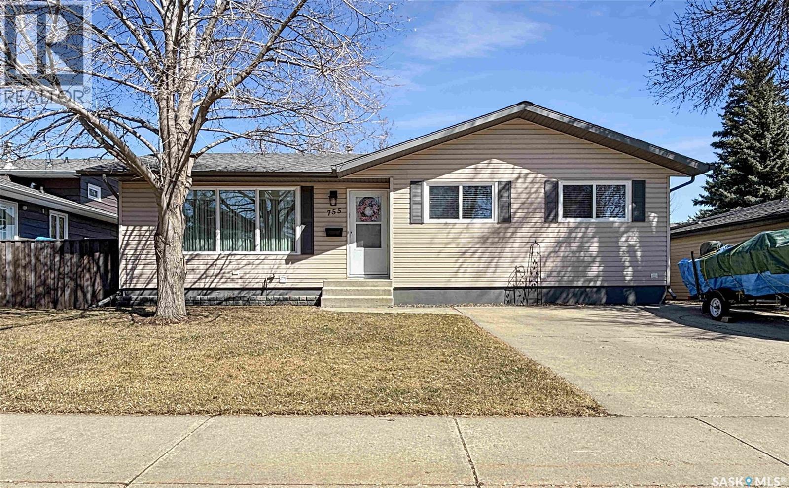 755 Tobin Terrace, Saskatoon, SK - Outdoor