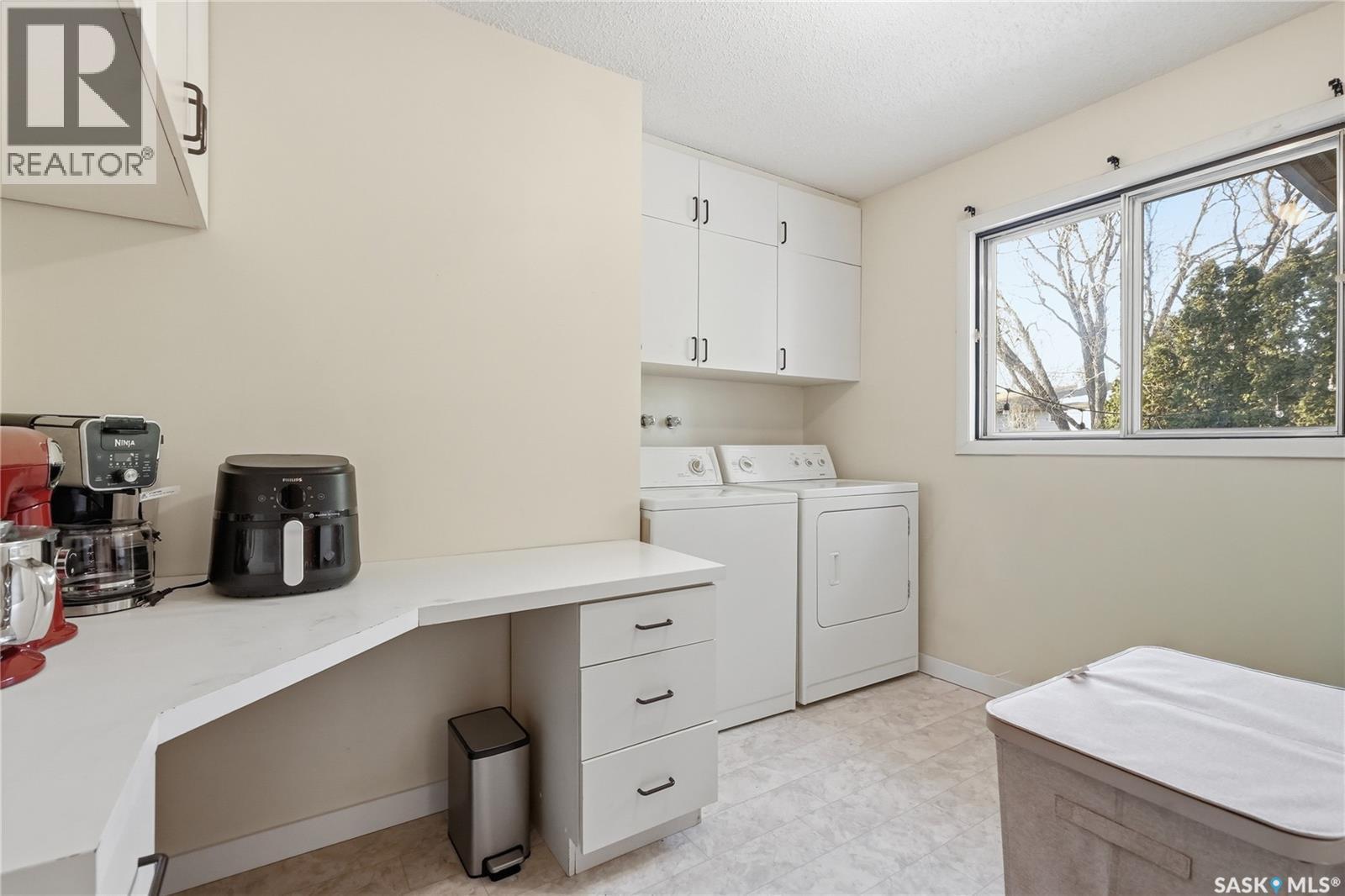627 Delaronde Crescent, Saskatoon, SK - Indoor Photo Showing Laundry Room