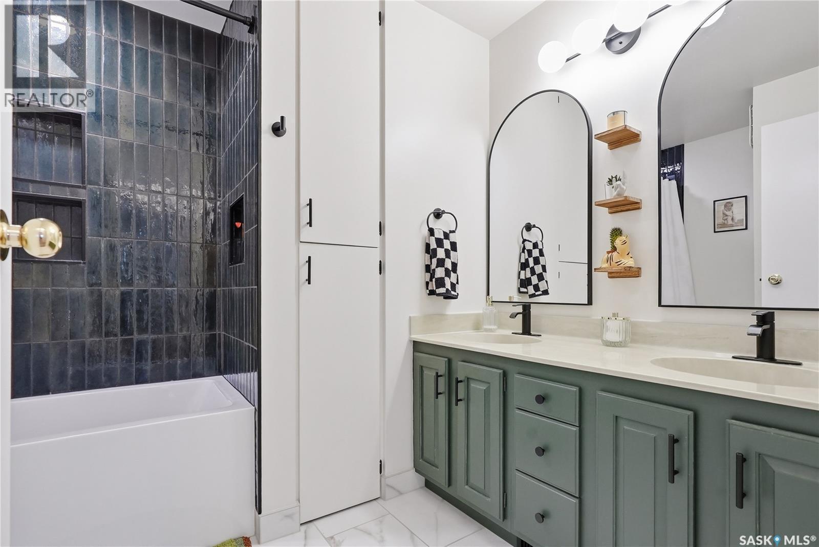 627 Delaronde Crescent, Saskatoon, SK - Indoor Photo Showing Bathroom