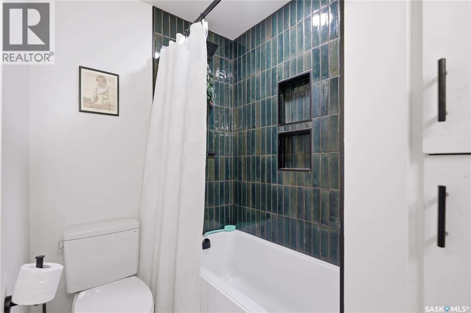 627 Delaronde Crescent, Saskatoon, SK - Indoor Photo Showing Bathroom