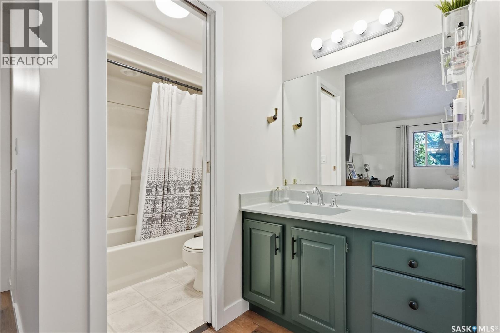 627 Delaronde Crescent, Saskatoon, SK - Indoor Photo Showing Bathroom