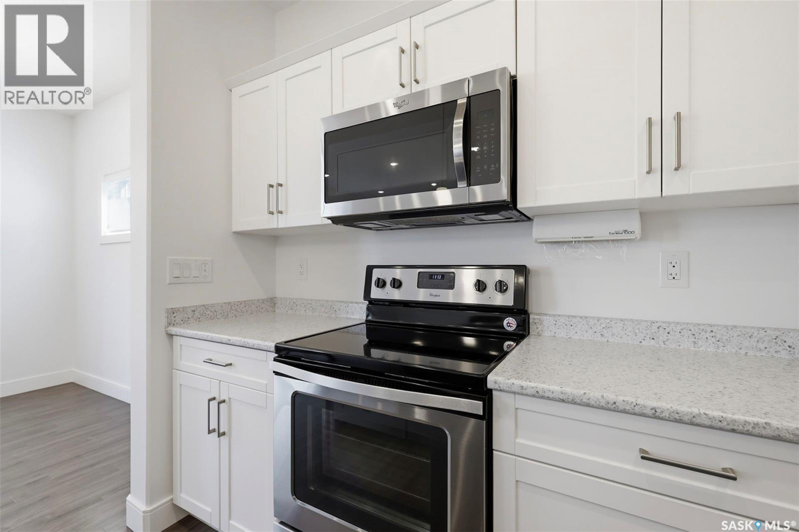 611 Kolynchuk Court, Saskatoon, SK - Indoor Photo Showing Kitchen