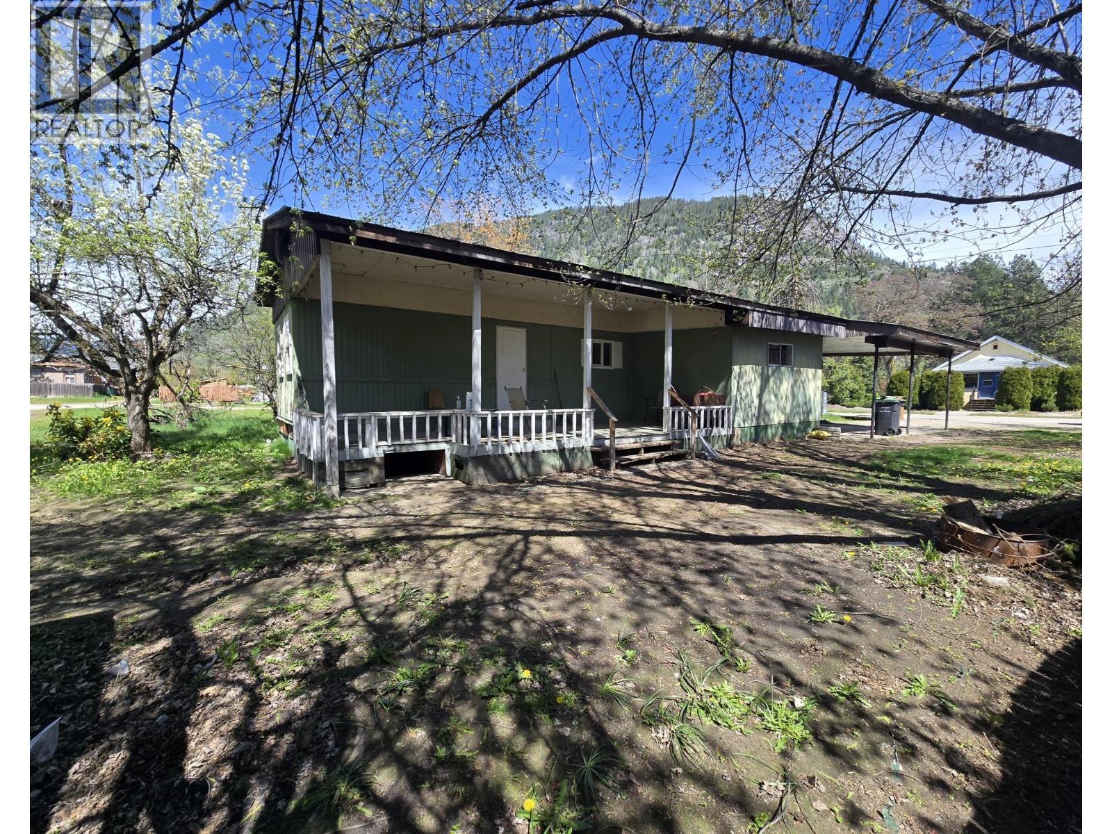 300 3Rd Avenue, Castlegar, BC