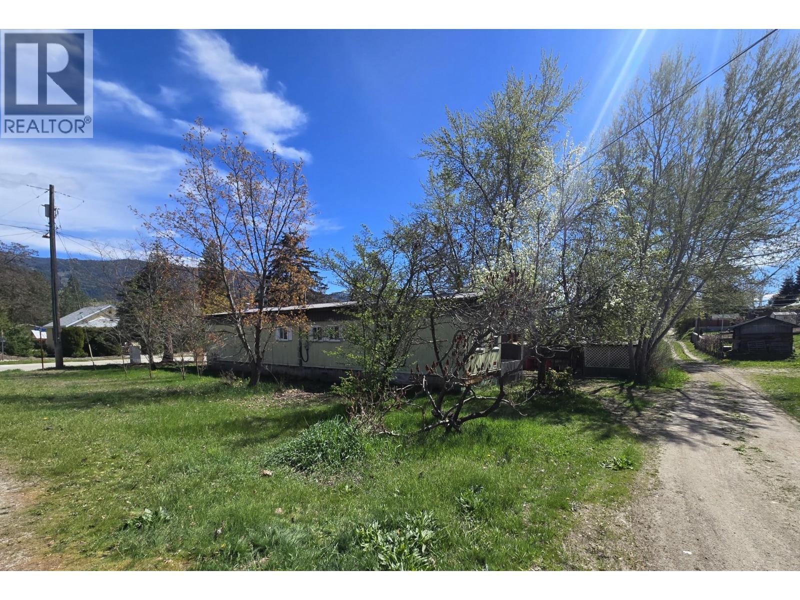 300 3Rd Avenue, Castlegar, BC