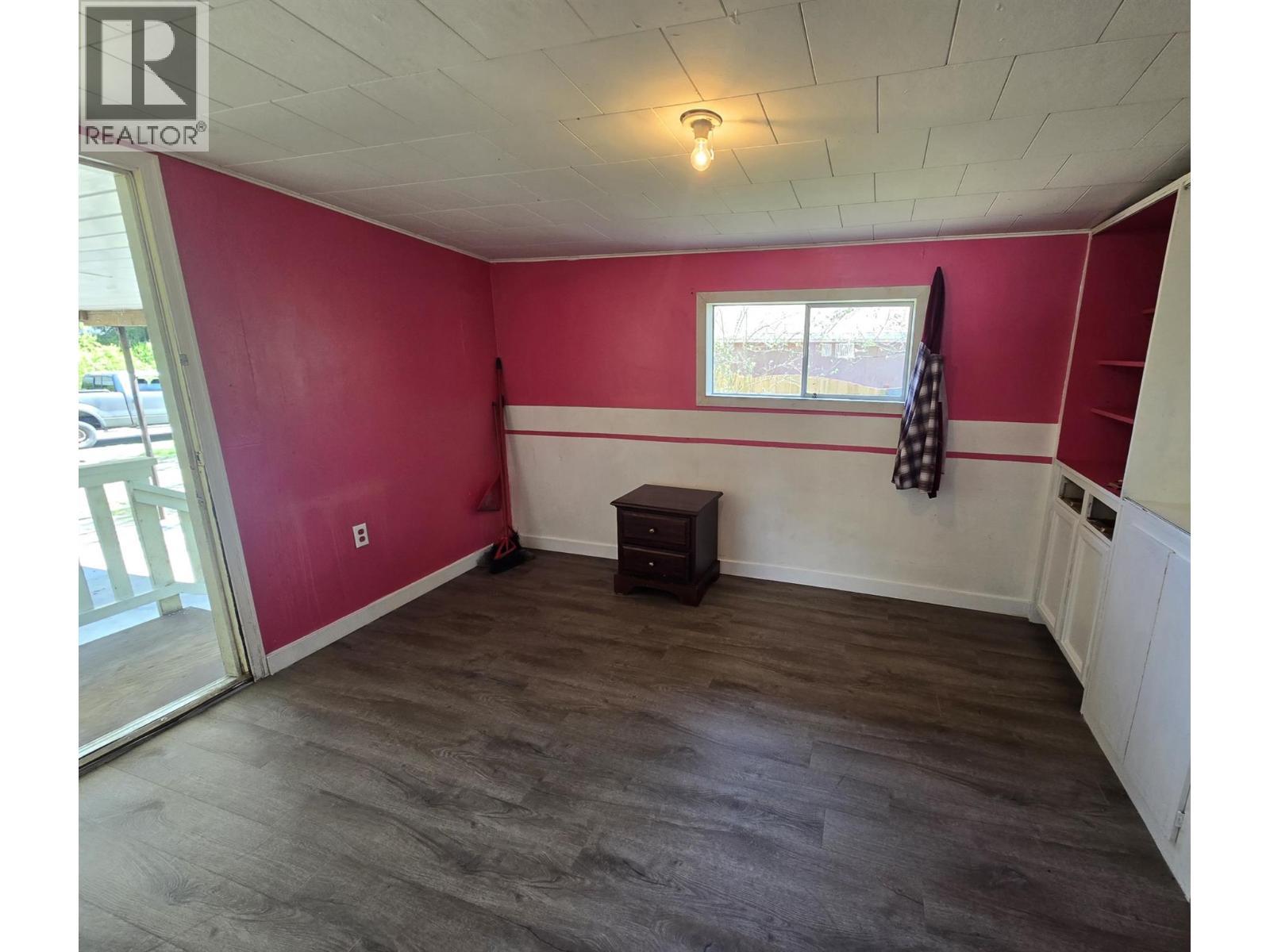 300 3Rd Avenue, Castlegar, BC