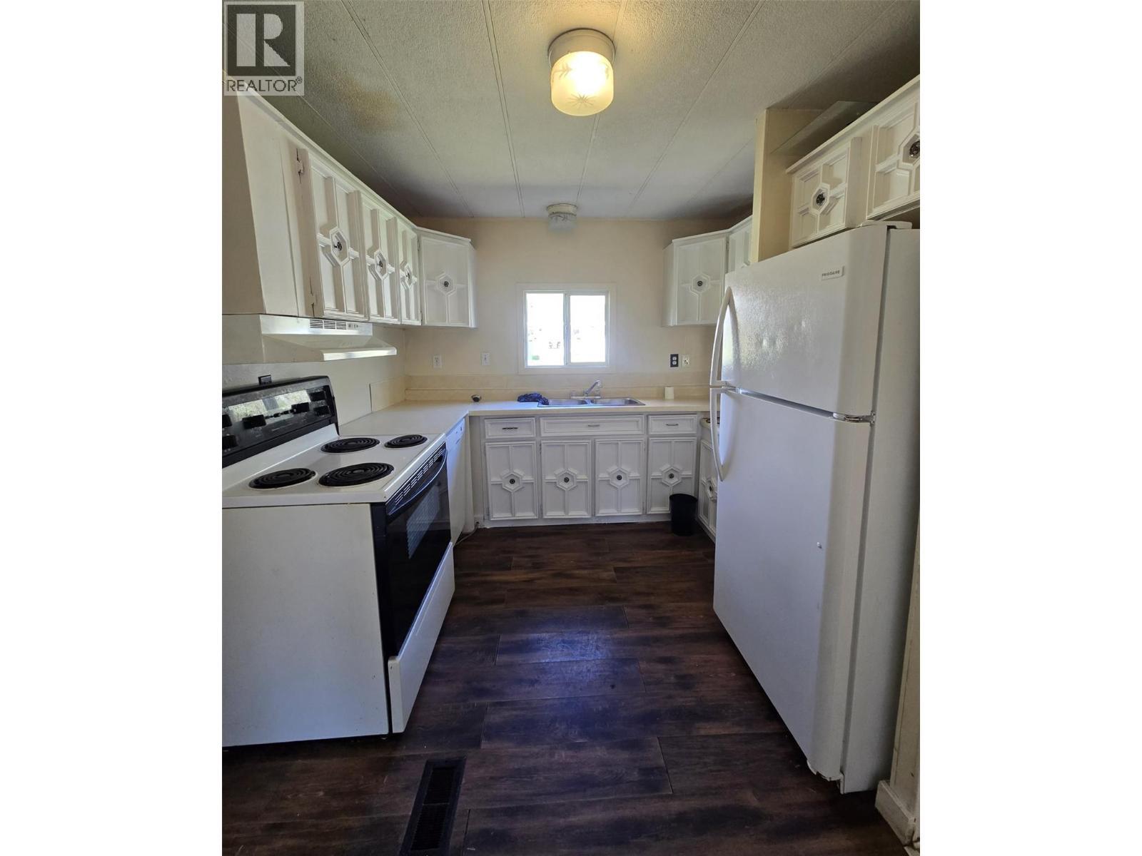 300 3Rd Avenue, Castlegar, BC