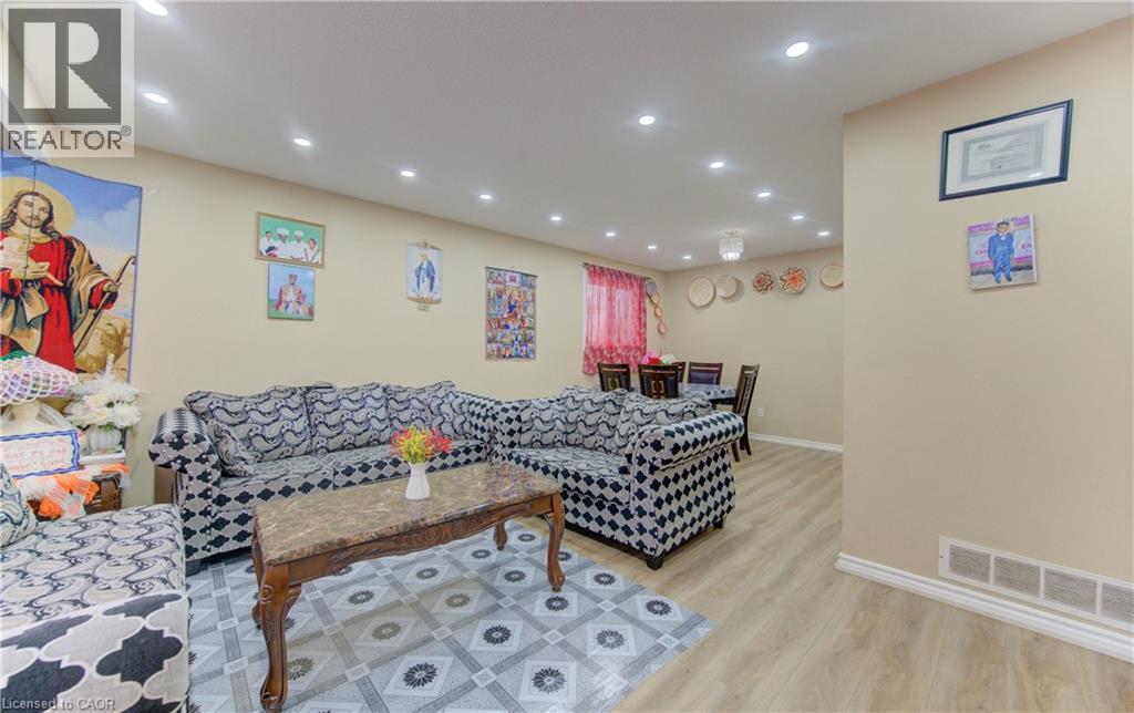 110 Hazelglen Drive, Kitchener, ON - Indoor