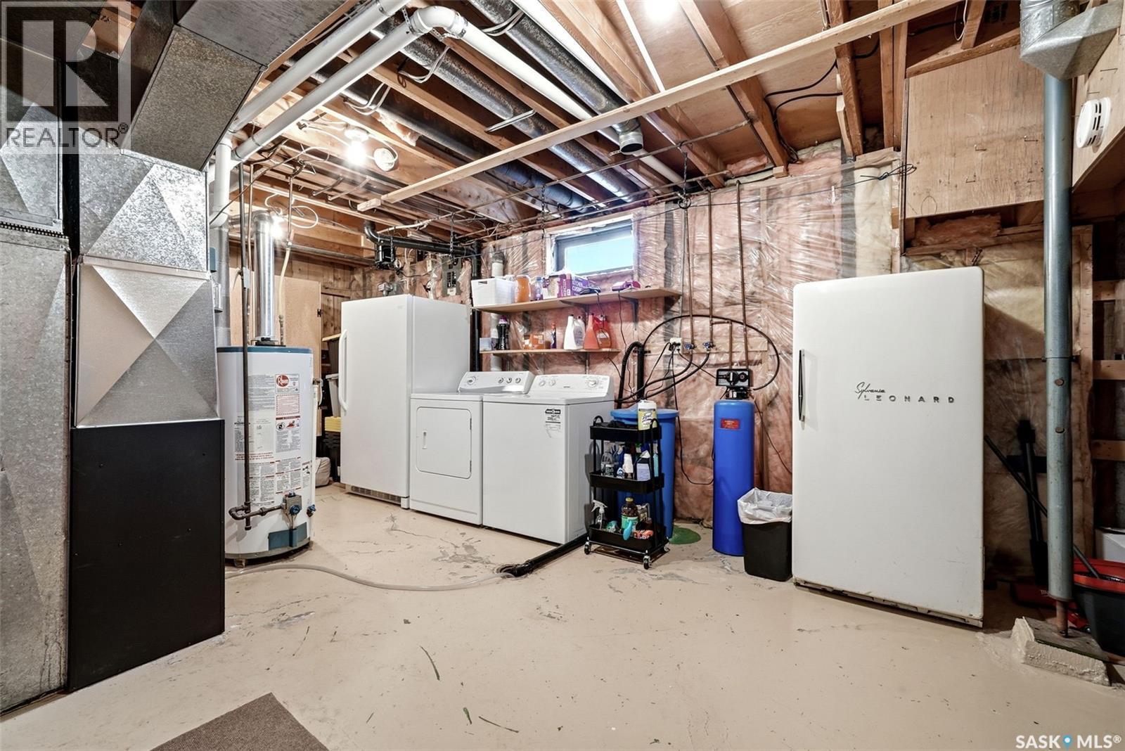 224 Mikkelson Drive, Regina, SK - Indoor Photo Showing Laundry Room