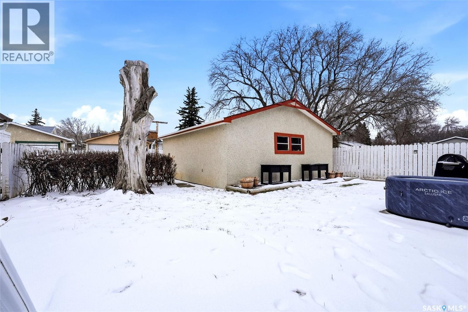 224 Mikkelson Drive, Regina, SK - Outdoor