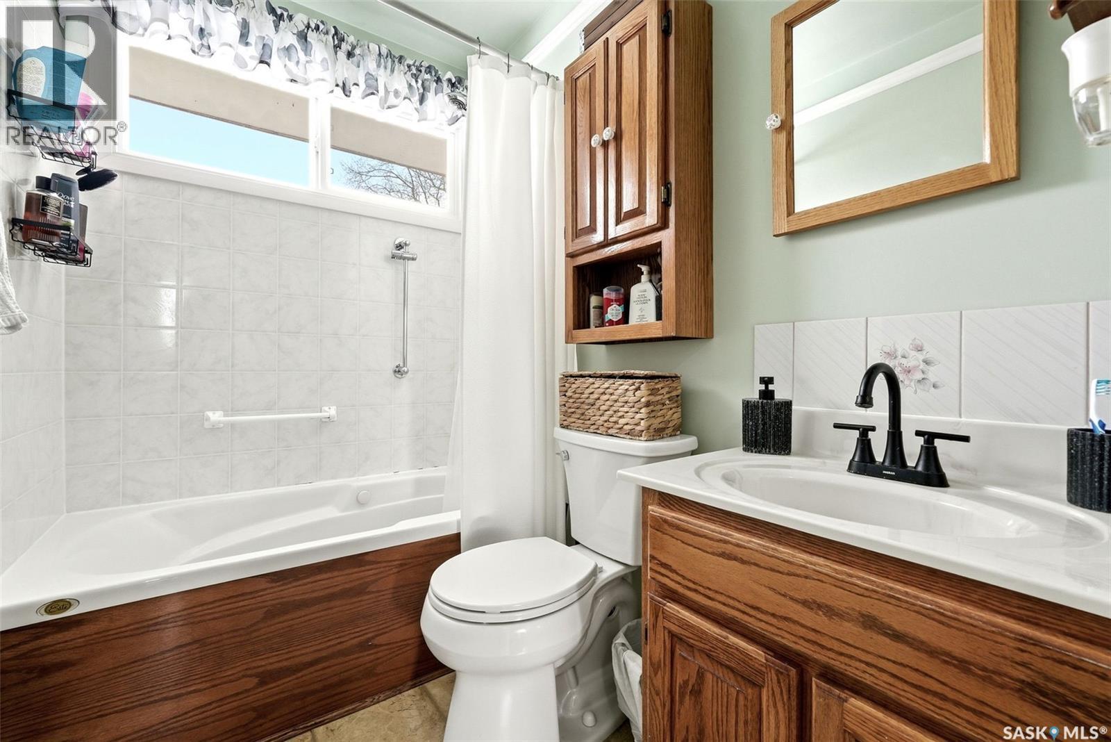 224 Mikkelson Drive, Regina, SK - Indoor Photo Showing Bathroom