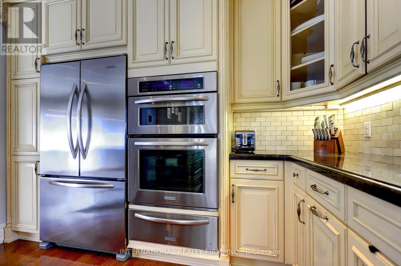3496 Burningoak Crescent, Mississauga, ON - Indoor Photo Showing Kitchen With Stainless Steel Kitchen