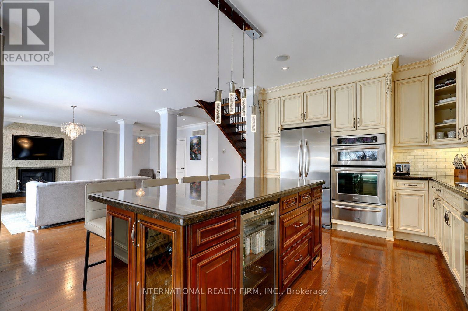 3496 Burningoak Crescent, Mississauga, ON - Indoor Photo Showing Kitchen With Stainless Steel Kitchen With Upgraded Kitchen