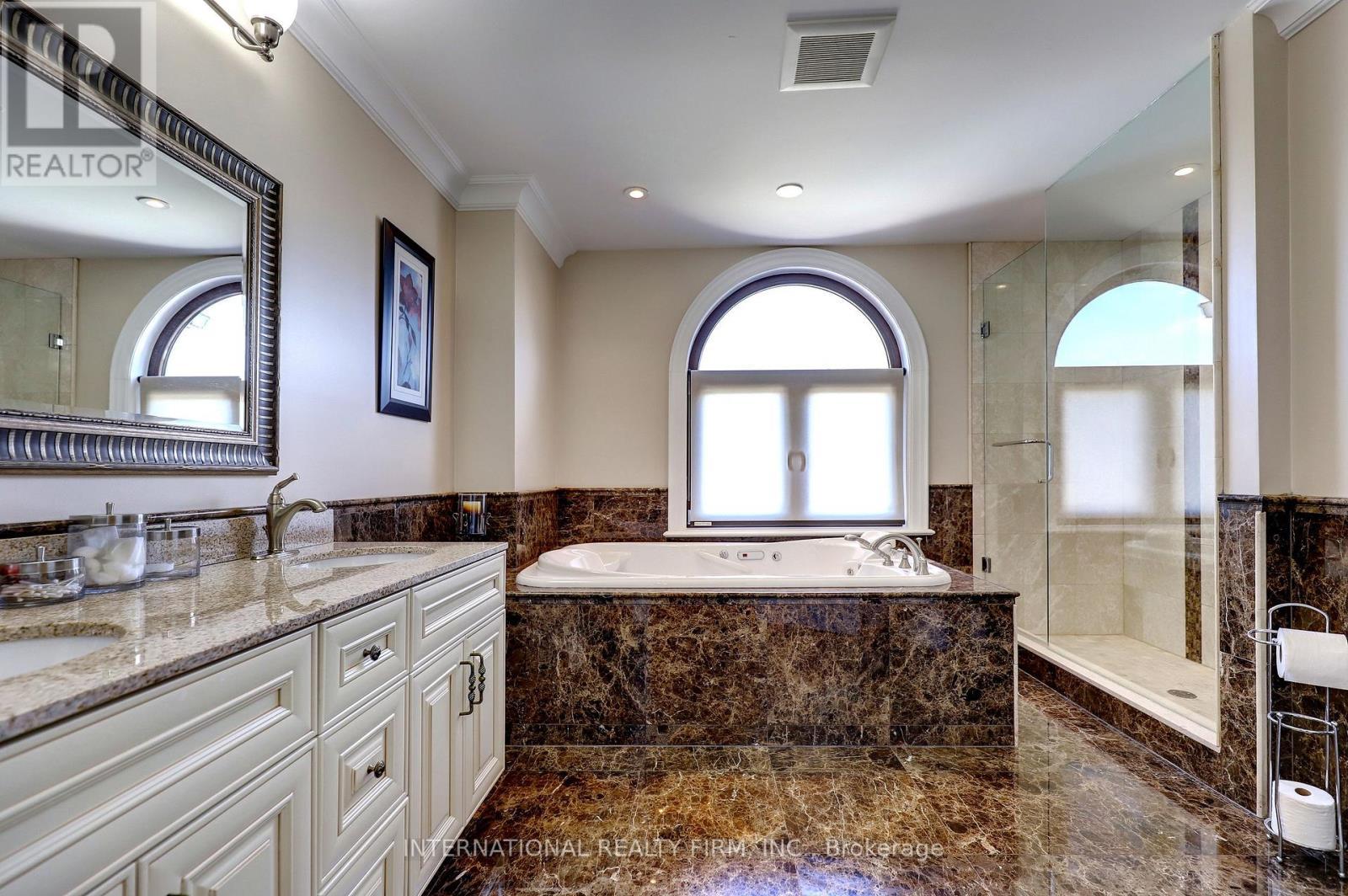 3496 Burningoak Crescent, Mississauga, ON - Indoor Photo Showing Bathroom