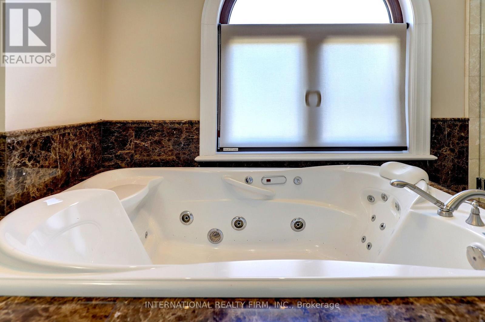 3496 Burningoak Crescent, Mississauga, ON - Indoor Photo Showing Bathroom