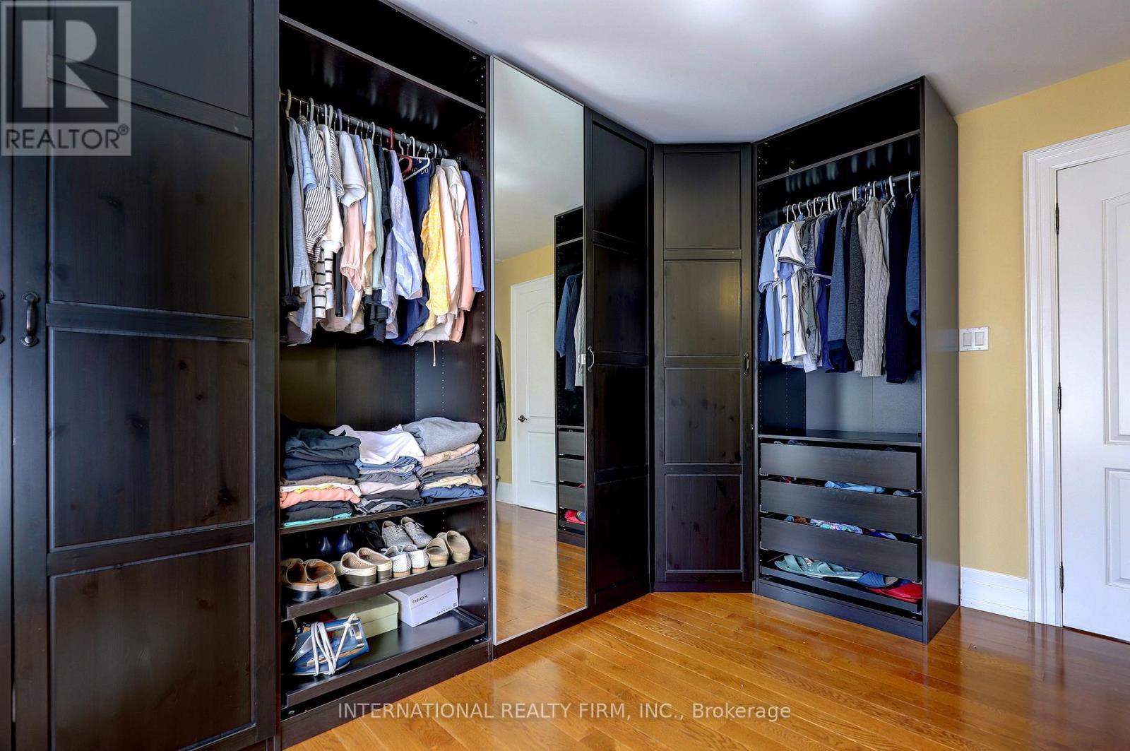 3496 Burningoak Crescent, Mississauga, ON - Indoor With Storage