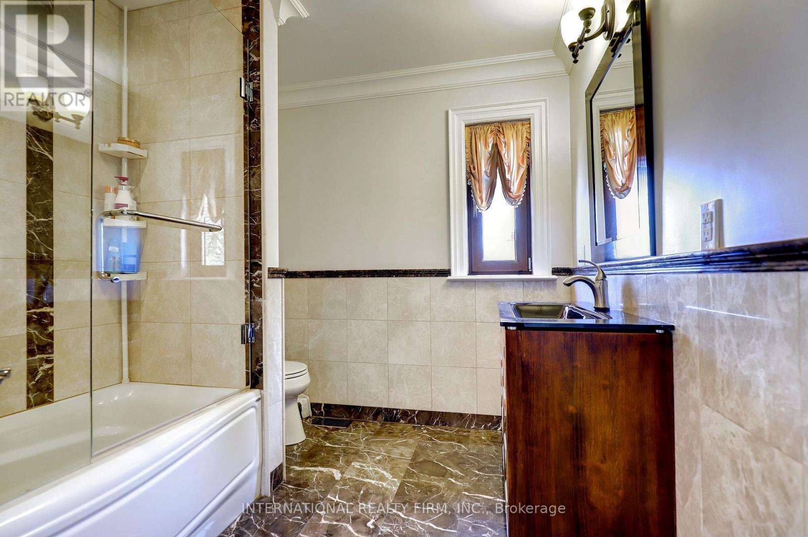 3496 Burningoak Crescent, Mississauga, ON - Indoor Photo Showing Bathroom