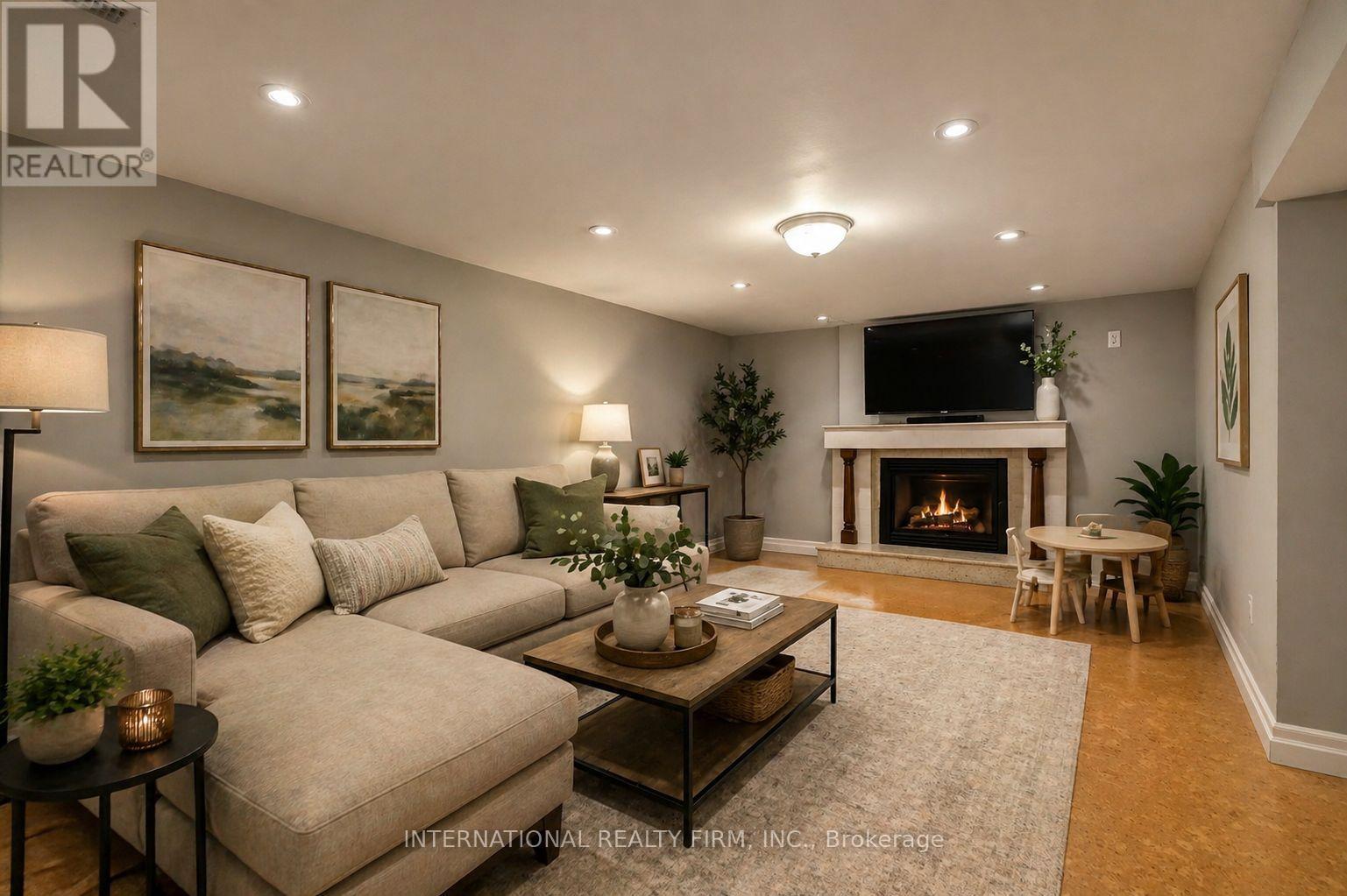 3496 Burningoak Crescent, Mississauga, ON - Indoor Photo Showing Living Room With Fireplace