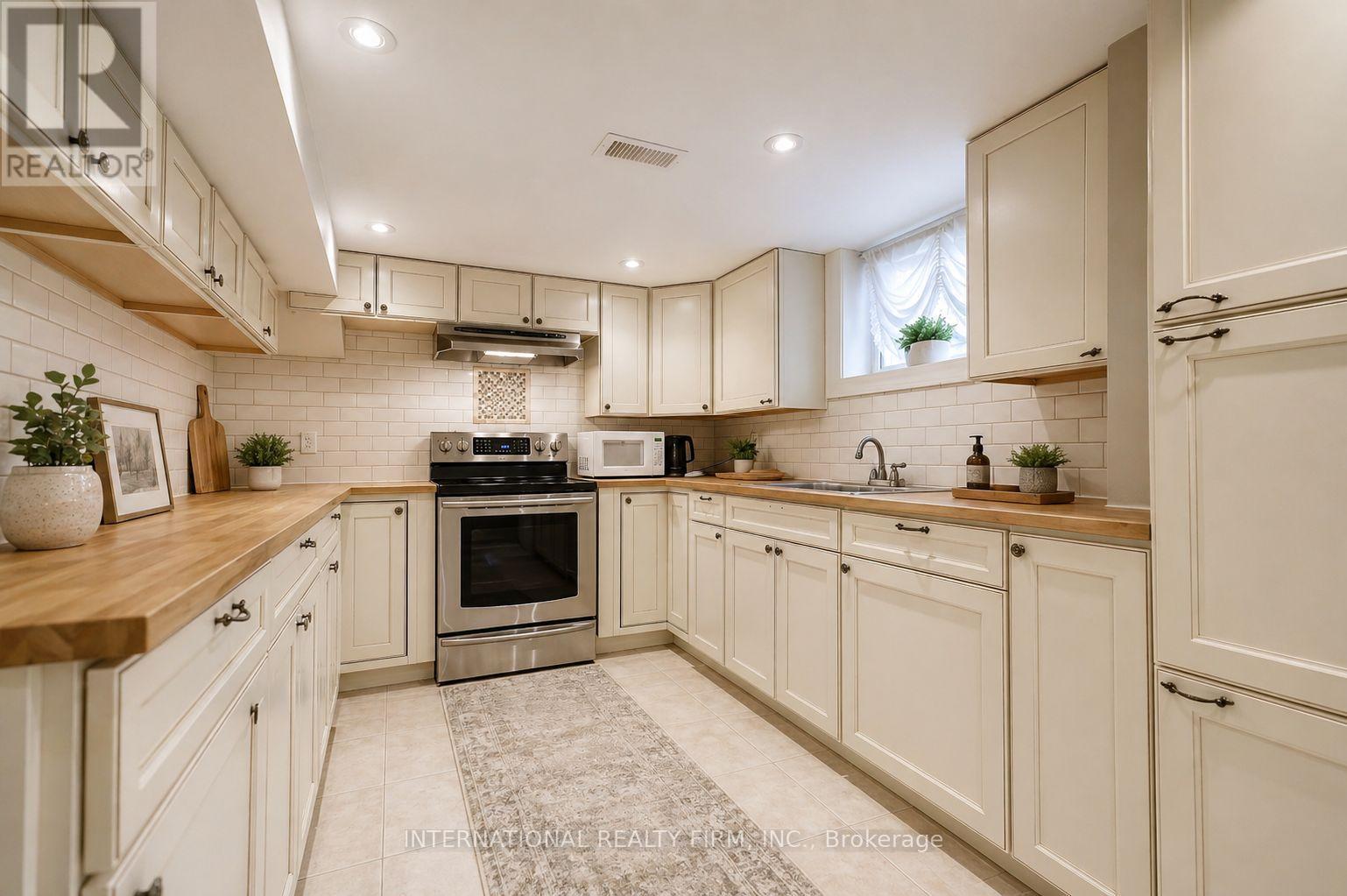 3496 Burningoak Crescent, Mississauga, ON - Indoor Photo Showing Kitchen