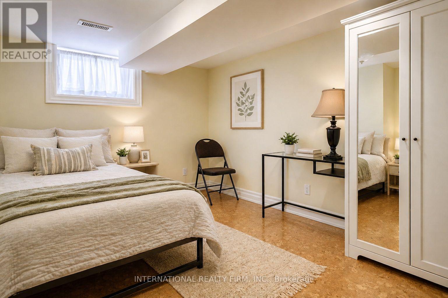 3496 Burningoak Crescent, Mississauga, ON - Indoor Photo Showing Bedroom