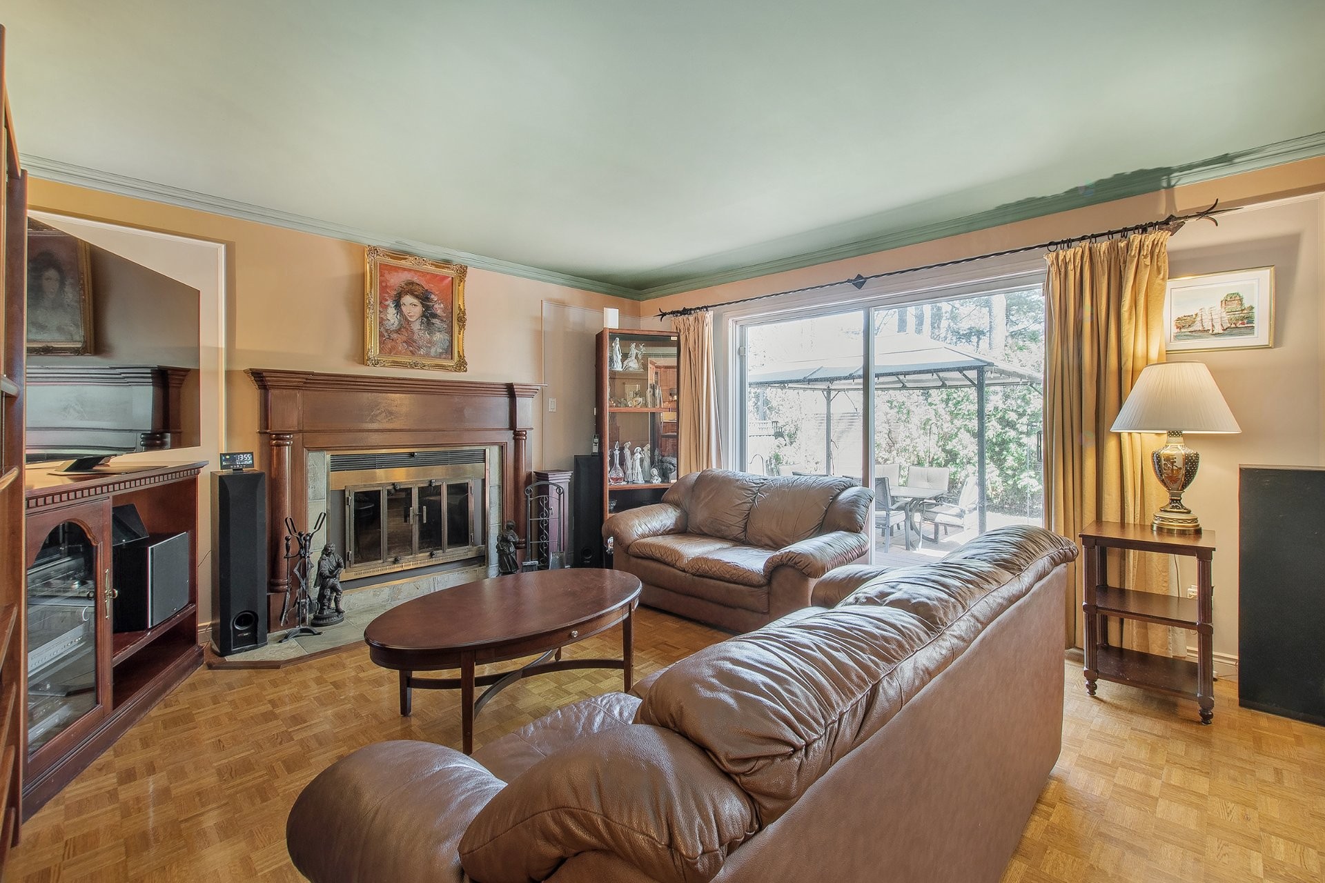 Family Room - 10 Place De Dieuze, Lorraine, QC - Indoor Photo Showing Living Room With Fireplace