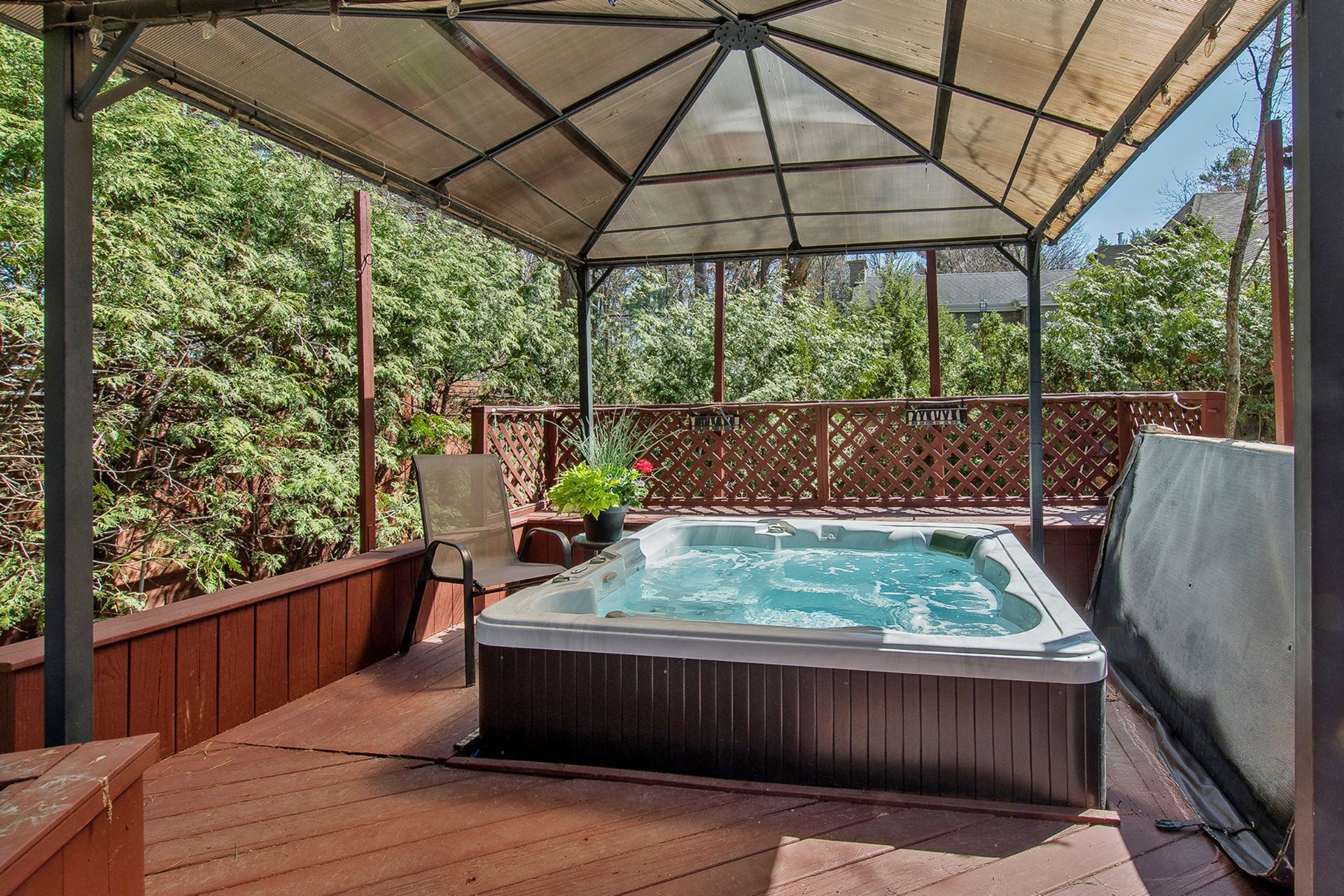 Spa - 10 Place De Dieuze, Lorraine, QC - Outdoor
