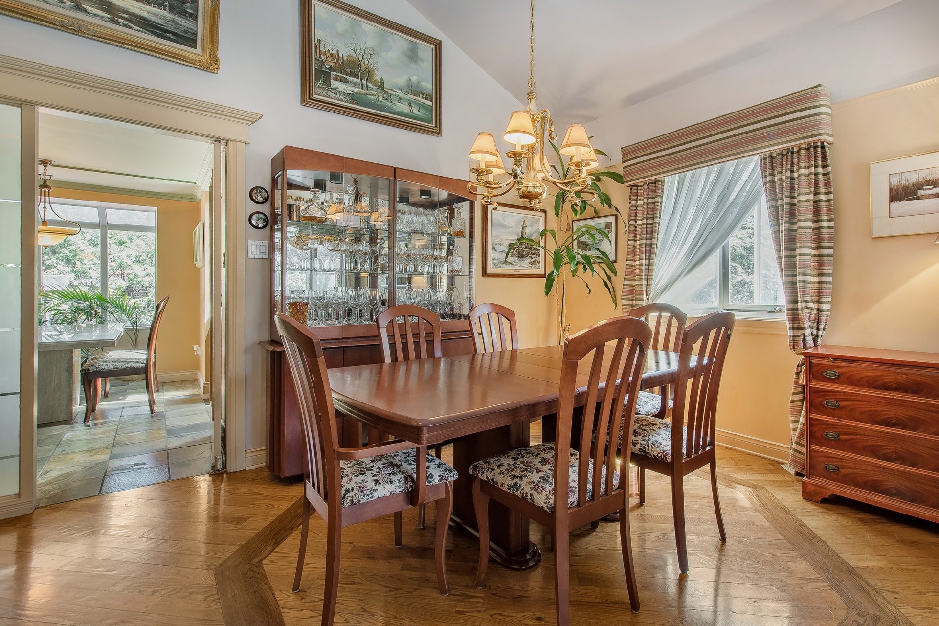 Dining Room - 10 Place De Dieuze, Lorraine, QC - Indoor Photo Showing Dining Room