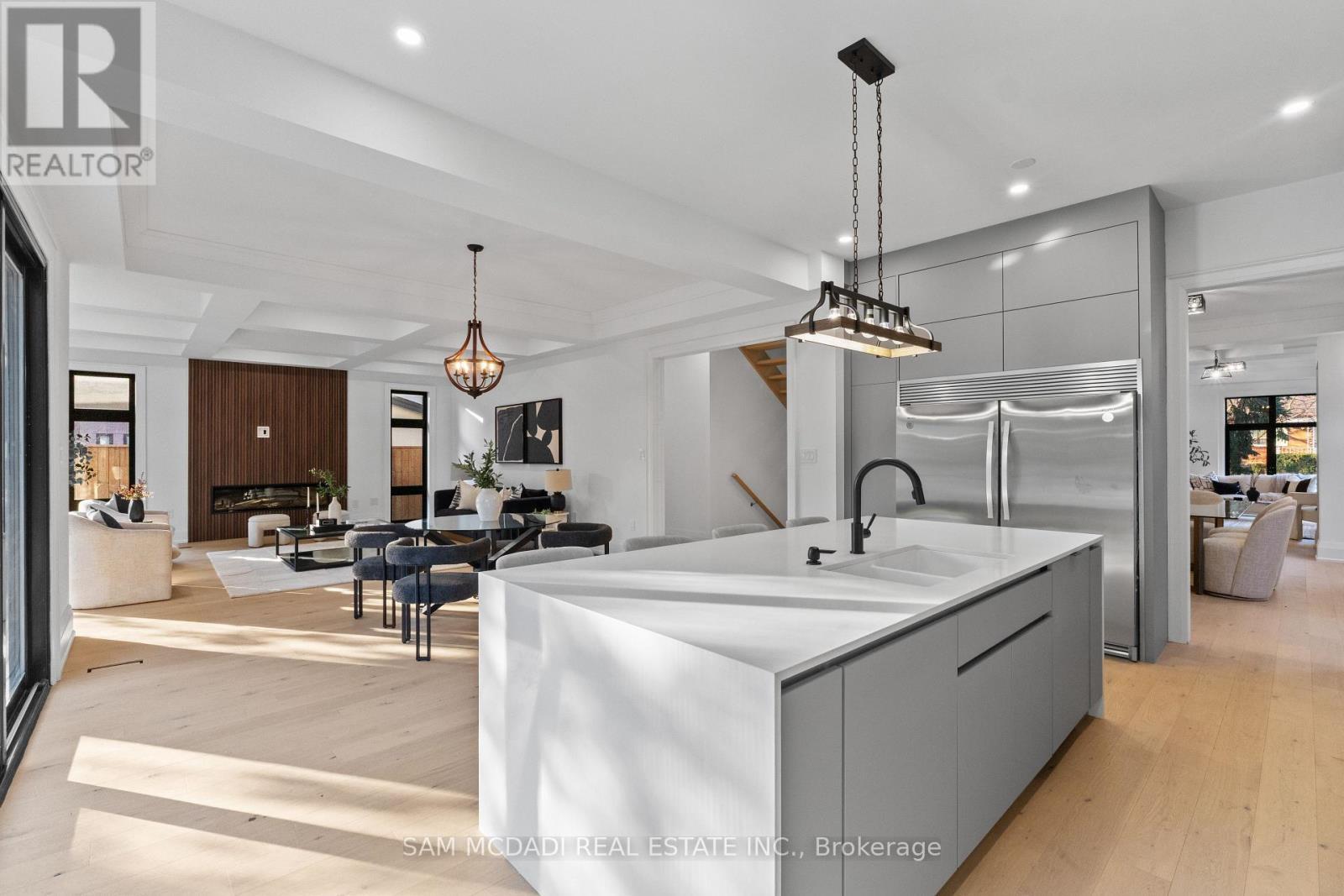 1610 Kenmuir Avenue, Mississauga, ON - Indoor Photo Showing Kitchen With Upgraded Kitchen
